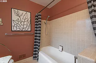 472 SE 72nd Ave, Portland, OR 97215 - Photo 19