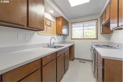 32 Marion Ln, Eugene, OR 97404 - Photo 11