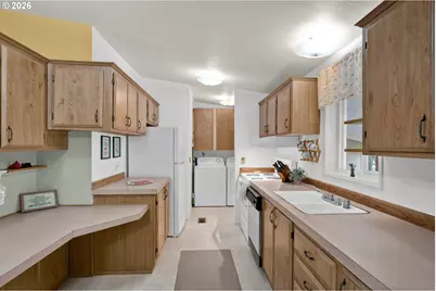 358 La Casa St, Eugene, OR 97402 - Photo 11