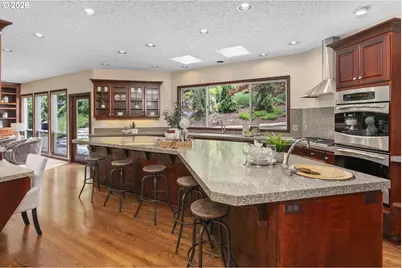 9004 SW Lancelot Ln, Portland, OR 97219 - Photo 7