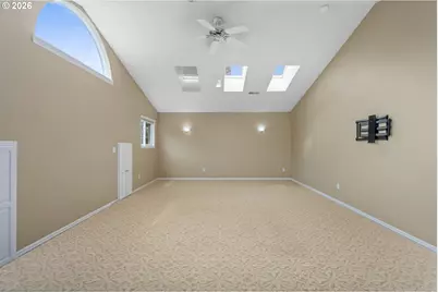 9004 SW Lancelot Ln, Portland, OR 97219 - Photo 33