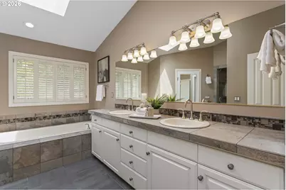 9004 SW Lancelot Ln, Portland, OR 97219 - Photo 21