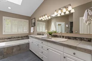 9004 SW Lancelot Ln, Portland, OR 97219 - Photo 21
