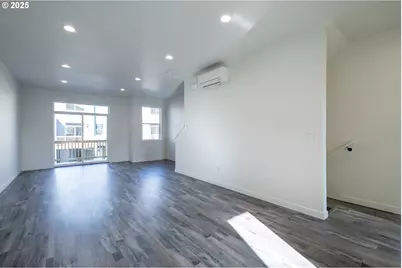 11189 SE Stark St, Portland, OR 97216 - Photo 9