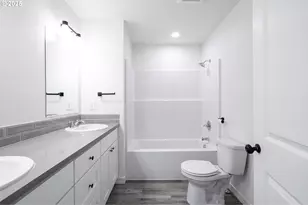 11189 SE Stark St, Portland, OR 97216 - Photo 19