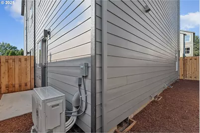 11189 SE Stark St, Portland, OR 97216 - Photo 7