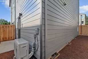 11189 SE Stark St, Portland, OR 97216 - Photo 7