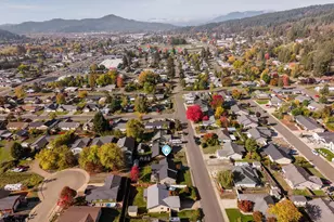 1204 E 2nd Ave, Sutherlin, OR 97479 - Photo 7