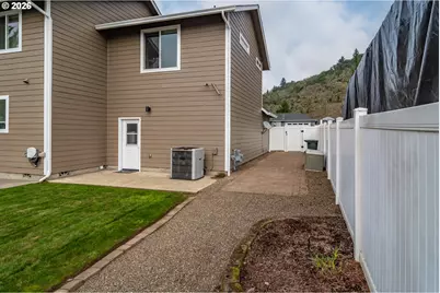 902 N View Dr, Roseburg North, OR 97495 - Photo 3