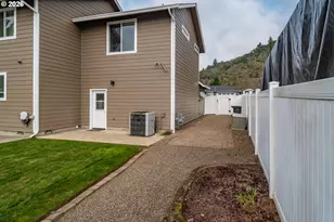 902 N View Dr, Roseburg North, OR 97495 - Photo 3