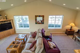 902 N View Dr, Roseburg North, OR 97495 - Photo 9