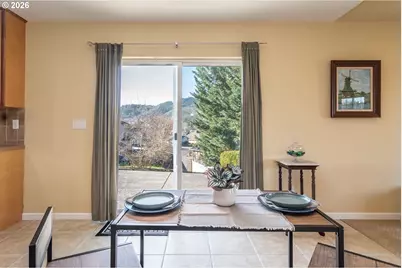 902 N View Dr, Winchester, OR 97495 - Photo 15