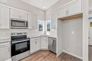 200 Black Hawk Ct, Columbia City, OR 97018 - Photo 11