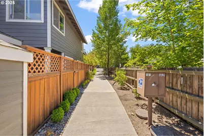 111 NW Hawthorne Ave #1, Bend, OR 97703 - Photo 3