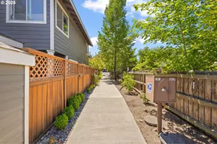 111 NW Hawthorne Ave, Bend, OR 97703 - Photo 3