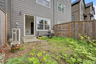 988 SW 2nd Way, Troutdale, OR 97060 - Photo 33