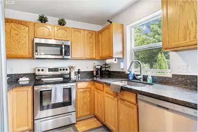 8253 N Bliss St, Portland, OR 97203 - Photo 23