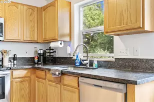 8253 N Bliss St, Portland, OR 97203 - Photo 19