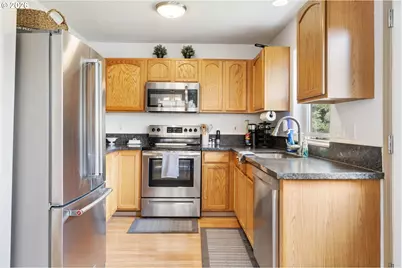 8253 N Bliss St, Portland, OR 97203 - Photo 17