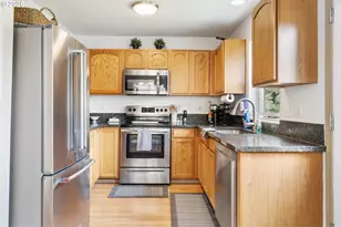 8253 N Bliss St, Portland, OR 97203 - Photo 17