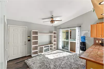 729 N 8th St, Coos Bay, OR 97420 - Photo 17