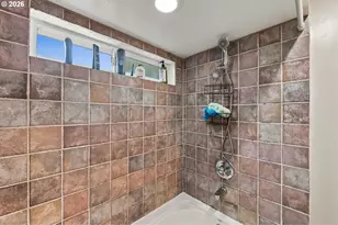 729 N 8th St, Coos Bay, OR 97420 - Photo 35