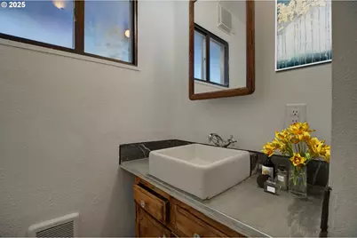 300 NE Tomahawk Island Dr #E10, Portland, OR 97035 - Photo 25