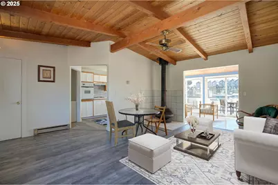 300 NE Tomahawk Island Dr #E10, Portland, OR 97035 - Photo 9