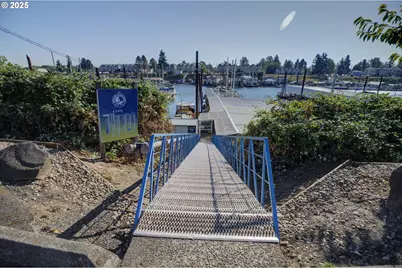 300 NE Tomahawk Island Dr #E10, Portland, OR 97035 - Photo 19