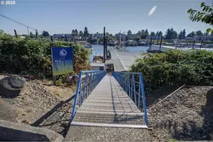 300 NE Tomahawk Island Dr, Portland, OR 97035 - Photo 19