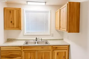 166 NE 8th St, Newport, OR 97365 - Photo 11