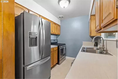 2032 SE 147th Ave, Portland, OR 97233 - Photo 13