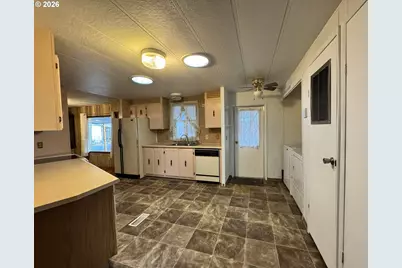 2430 Meadowlark Ln, Kelso, WA 98626 - Photo 11