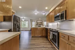 2484 NE Nicki Ct, Hillsboro, OR 97124 - Photo 11