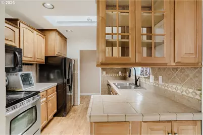 630 SE 134th Ave, Portland, OR 97233 - Photo 9
