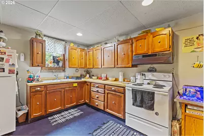 725 B St, Myrtle Point, OR 97458 - Photo 11