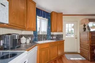 584 N Tomahawk Island Dr, Portland, OR 97217 - Photo 27