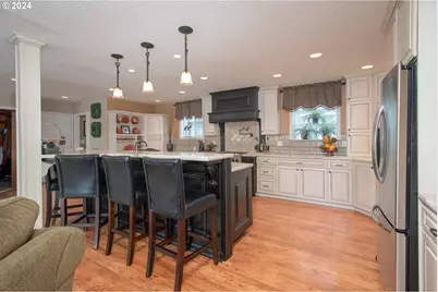 584 N Tomahawk Island Dr, Portland, OR 97217 - Photo 15