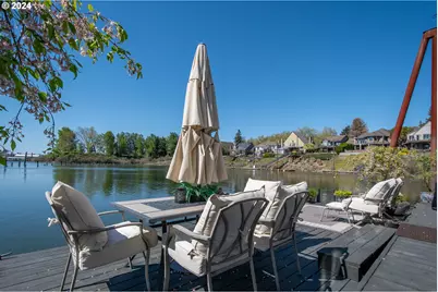 584 N Tomahawk Island Dr, Portland, OR 97217 - Photo 11