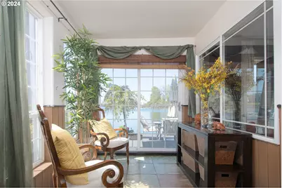 584 N Tomahawk Island Dr, Portland, OR 97217 - Photo 5