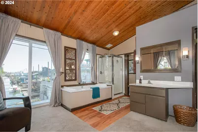 584 N Tomahawk Island Dr, Portland, OR 97217 - Photo 33