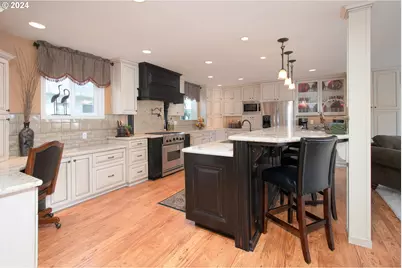 584 N Tomahawk Island Dr, Portland, OR 97217 - Photo 21