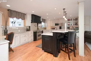 584 N Tomahawk Island Dr, Portland, OR 97217 - Photo 21