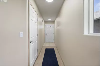 9304 N Richmond Ave, Portland, OR 97203 - Photo 3