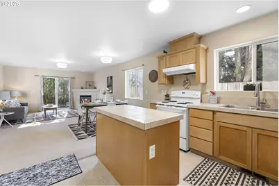 9304 N Richmond Ave, Portland, OR 97203 - Photo 3