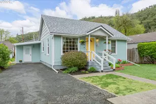 739 W Wharton St, Roseburg, OR 97471 - Photo 3