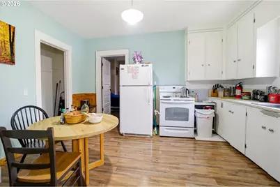 335 SE Baker St, McMinnville, OR 97128 - Photo 9