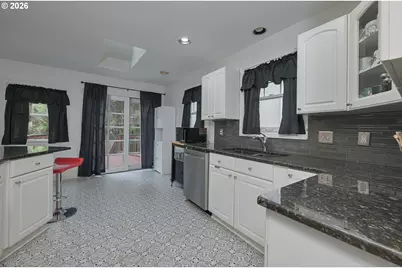 11251 SW Capitol Hwy, Portland, OR 97219 - Photo 7