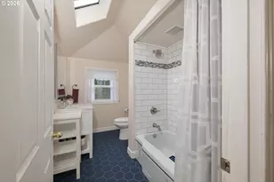 11251 SW Capitol Hwy, Portland, OR 97219 - Photo 17