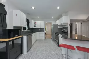 11251 SW Capitol Hwy, Portland, OR 97219 - Photo 9